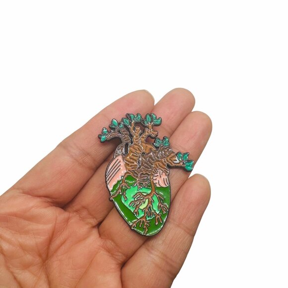 ✨Broch Organ Tree Of Life Heart Shape Enamel Pin Spooky Large Heart Brown New✨ - Picture 2 of 6